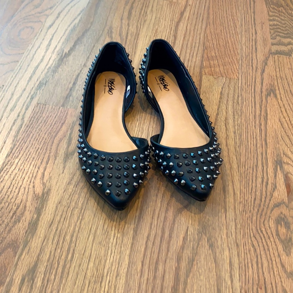 Black Mossimo spiked flat